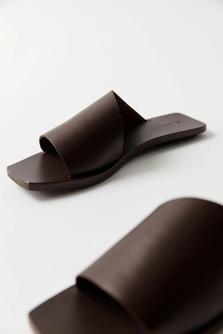 Asymmetric Slide Chocolate